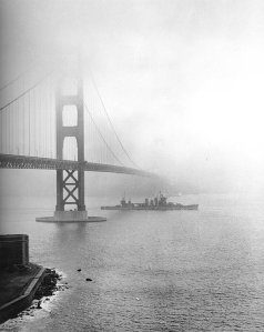 USS_San_Francisco_(CA-38)_enters_San_Francisco_Bay,_December_1942