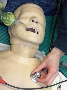 checking_pulmonary_sounds_after_intubation